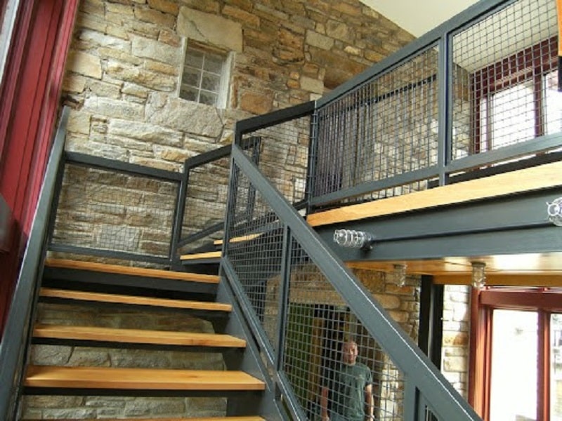 Chiều cao lan can cầu thang được quy định như thế nào trong xây dựng nhà ở?